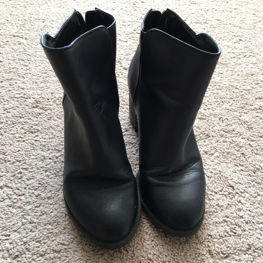 American Eagle booties